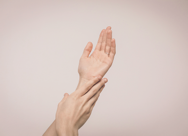 馥菘企業社-天然植物萃取、進口花精 、花精療法、平衡情緒、 放鬆心情、負面情緒、空間淨化、澳洲花精、嬰幼兒、動植物、脹氣救星、舒緩酸痛、居家保養、全身按摩、肩頸僵硬-pexels-juanpphotoandvideo-1242349 2